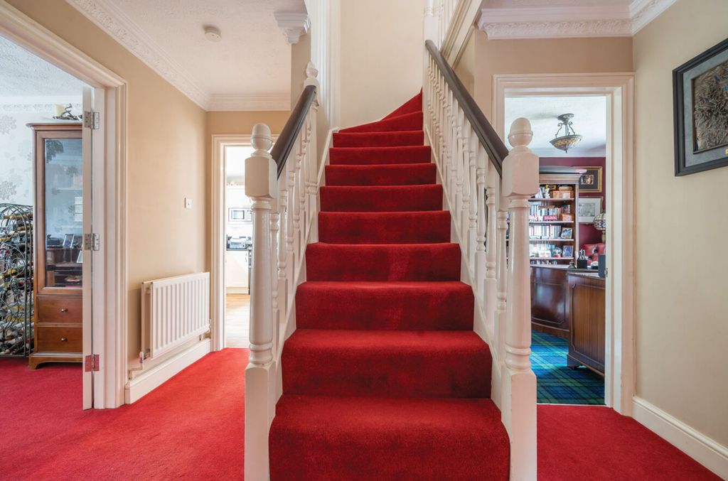 Additional image 11 of 5 bed detached house for saleHoggarth Close, Petersfield GU31