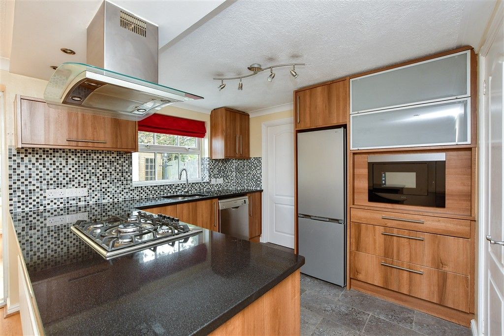 Property photo 3 of 18 Kitchen