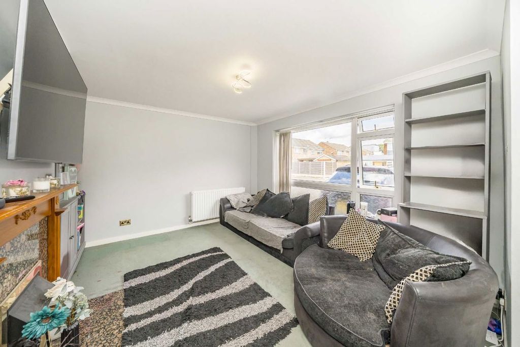 Property photo 2 of 7