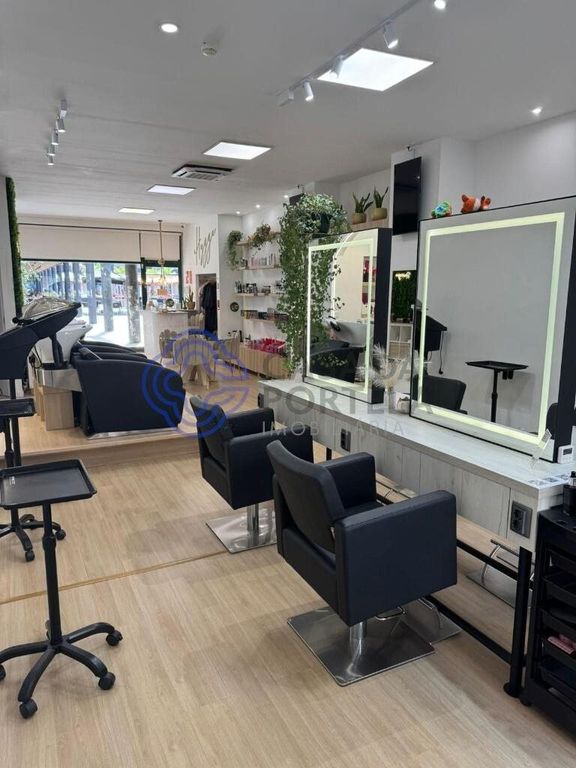 Property photo 1 of 12 Trespasse – Hair Salon Near São João Hospital