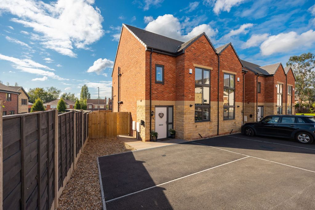 Property photo 1 of 26