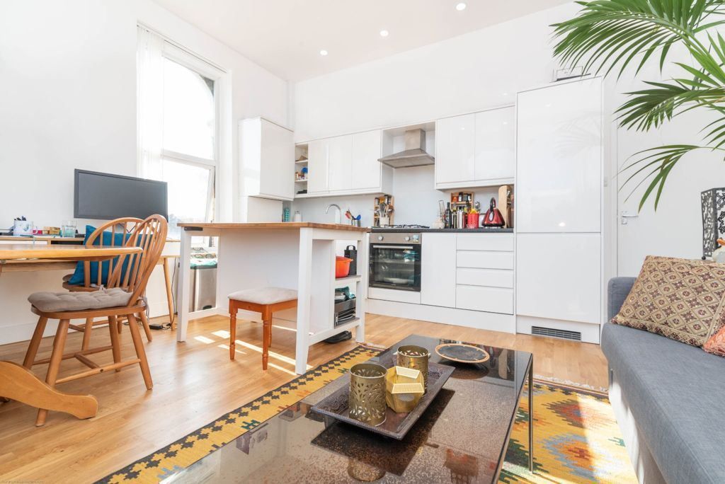 Property photo 2 of 25