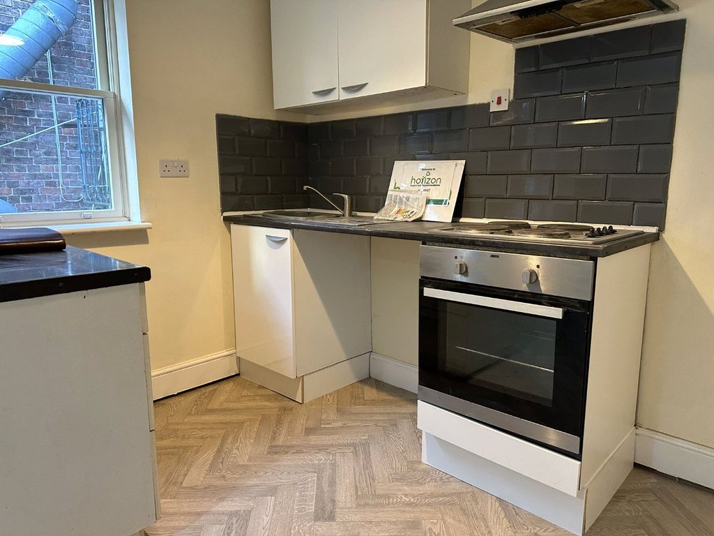 Property photo 2 of 14 Picture No. 15