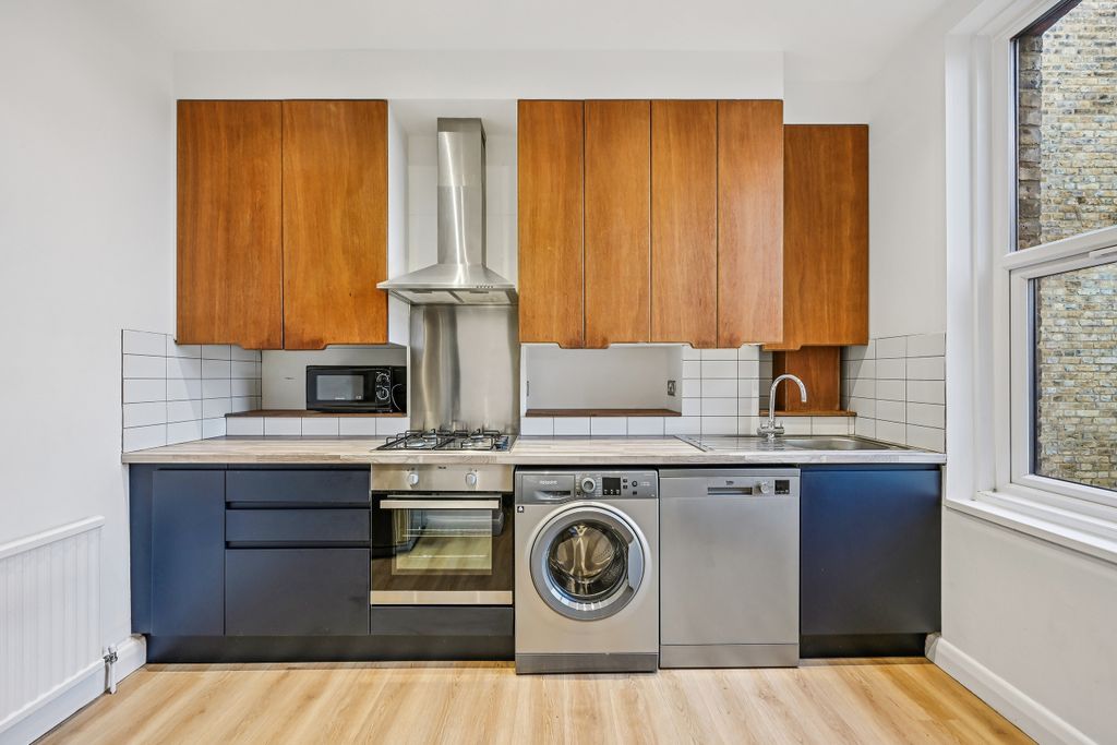 Property photo 3 of 12 Kitchen