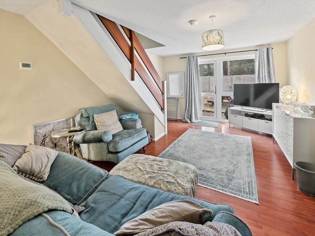 Property photo 2 of 11 Lounge-