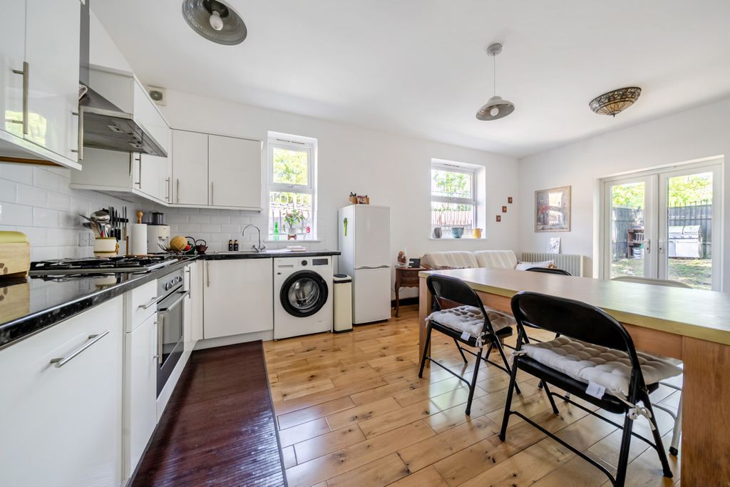 Property photo 2 of 18 Kitchen