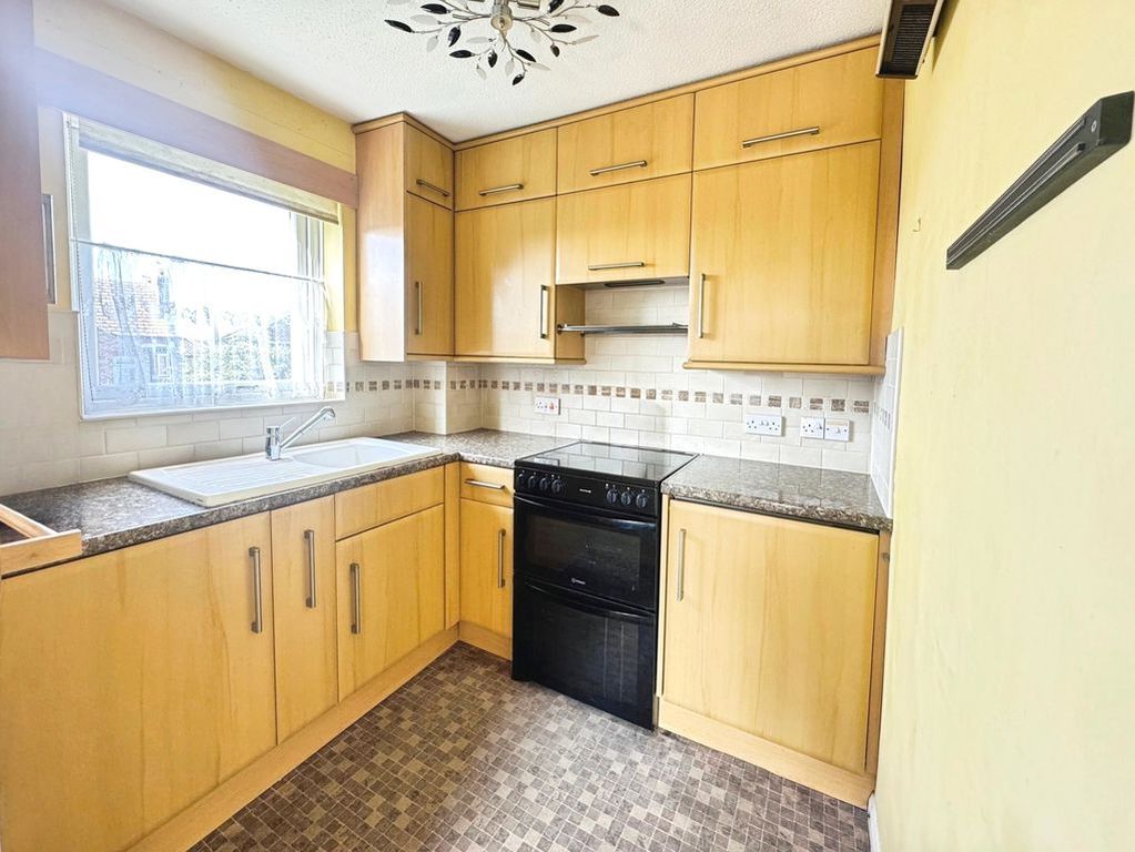 Property photo 3 of 10 Springfields