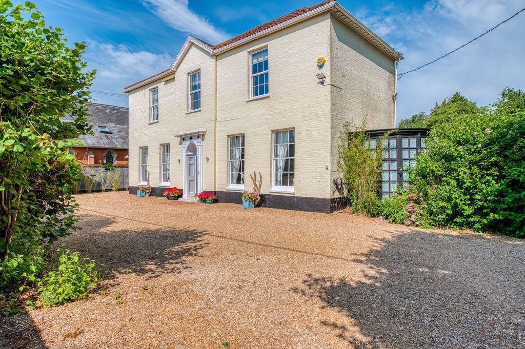 Property photo 1 of 37