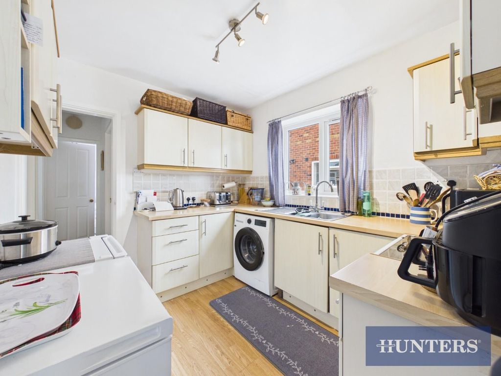Property photo 3 of 12 Kitchen
