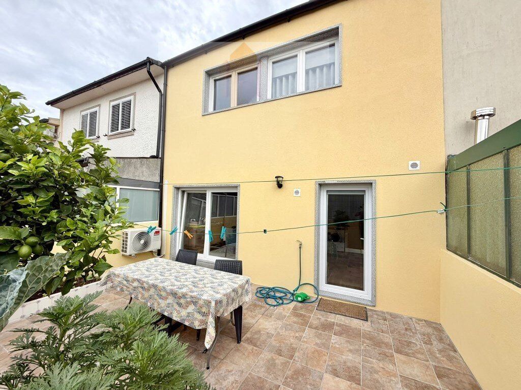 Property photo 1 of 38 Renovated T3 House With Terraces, Garden And Garage - Mafamude - Near Santo Ovídio