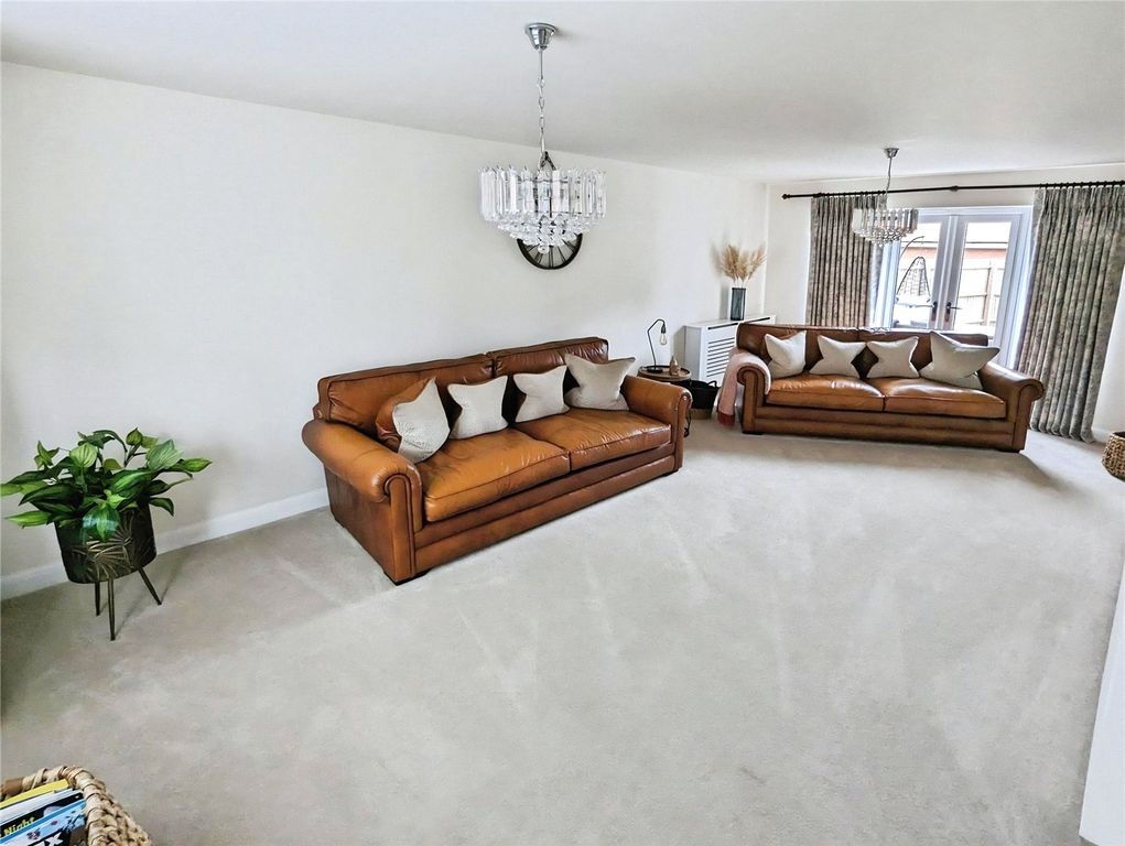 Property photo 2 of 21 Lounge