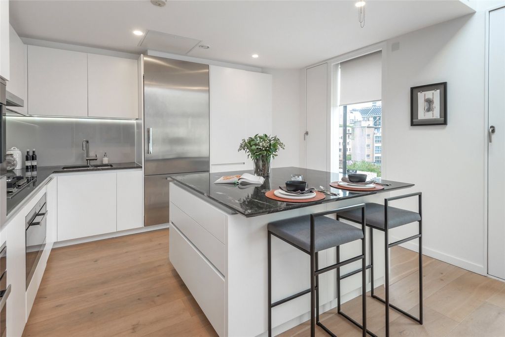 Property photo 2 of 19 Kitchen