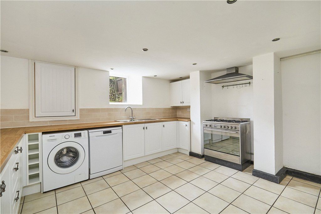 Property photo 2 of 9 Kitchen