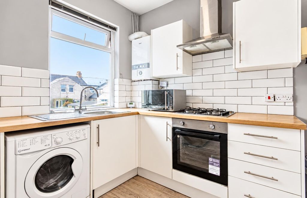 Property photo 3 of 8 Kitchen.Png