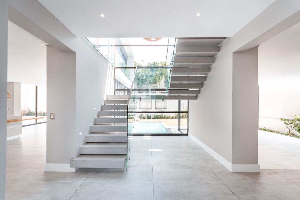 Property photo 2 of 54