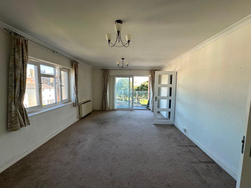 Property photo 2 of 11 Flat Living Room With Balcony At Far End
