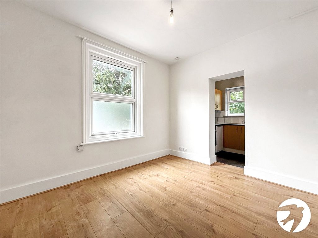 Property photo 2 of 5 Bedroom/Living Space