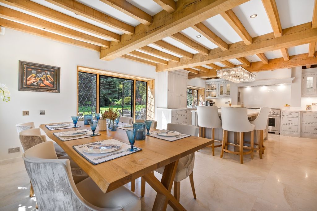 Property photo 3 of 22 Kitchen/Breakfast