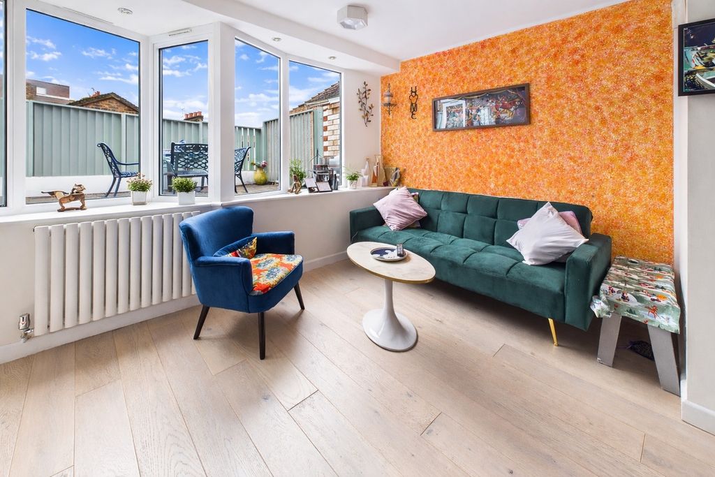 Property photo 1 of 17 4906832