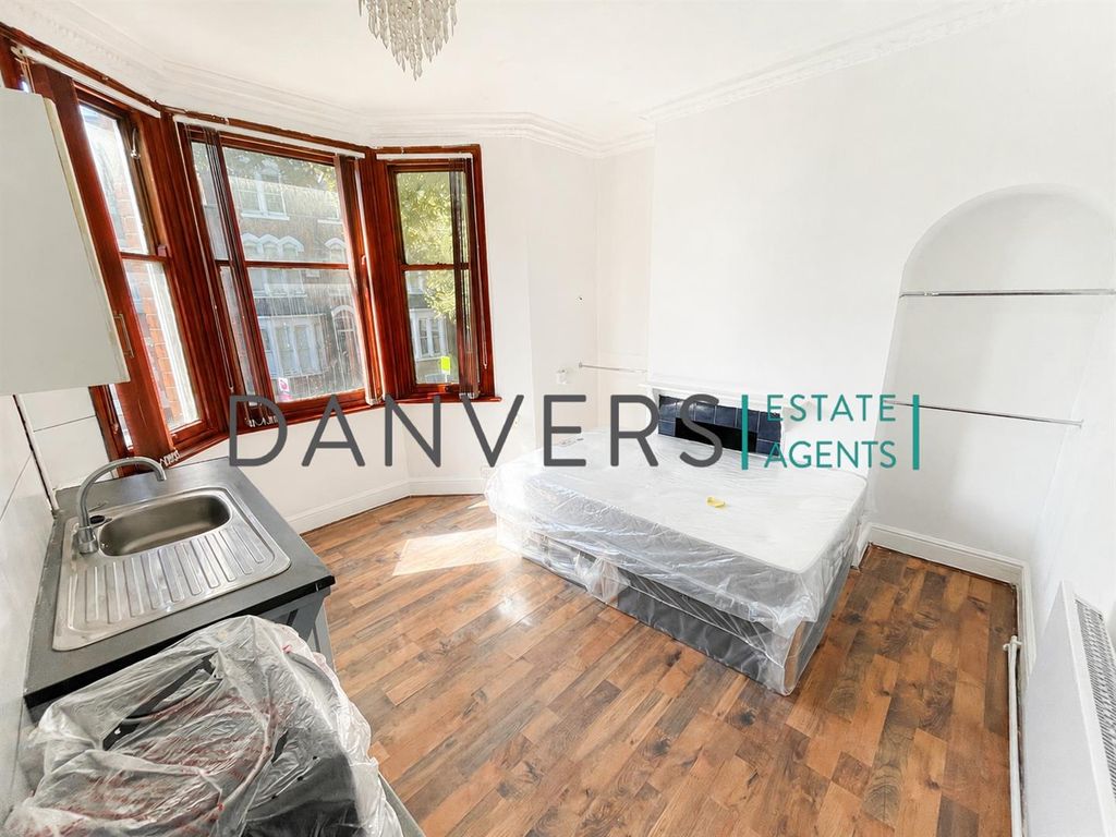 Property photo 1 of 3 Bed.Jpg