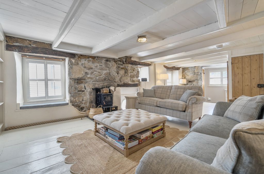 Property photo 2 of 16 1342390-12-68A9dc...