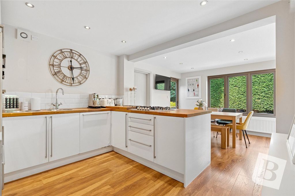 Property photo 3 of 21 Kitchen