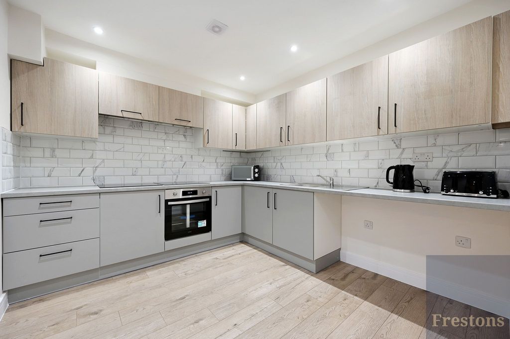 Property photo 2 of 25