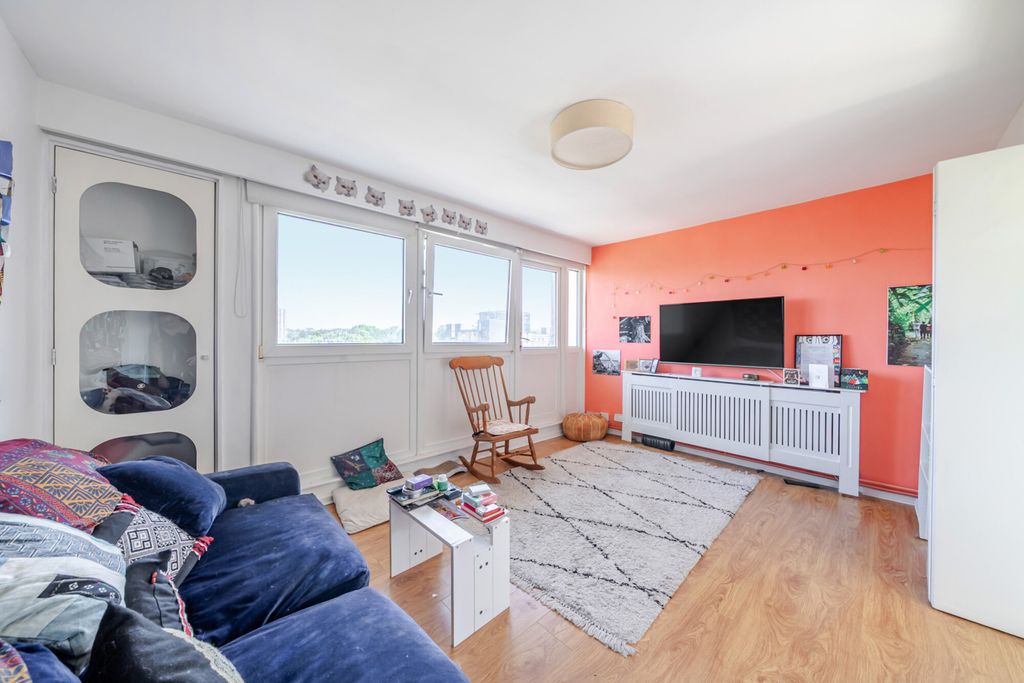 Property photo 3 of 15 1481636-10-6A3953...