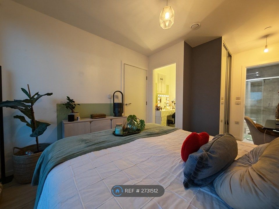 Property photo 2 of 14 En Suite Bedroom - Vanity Room View