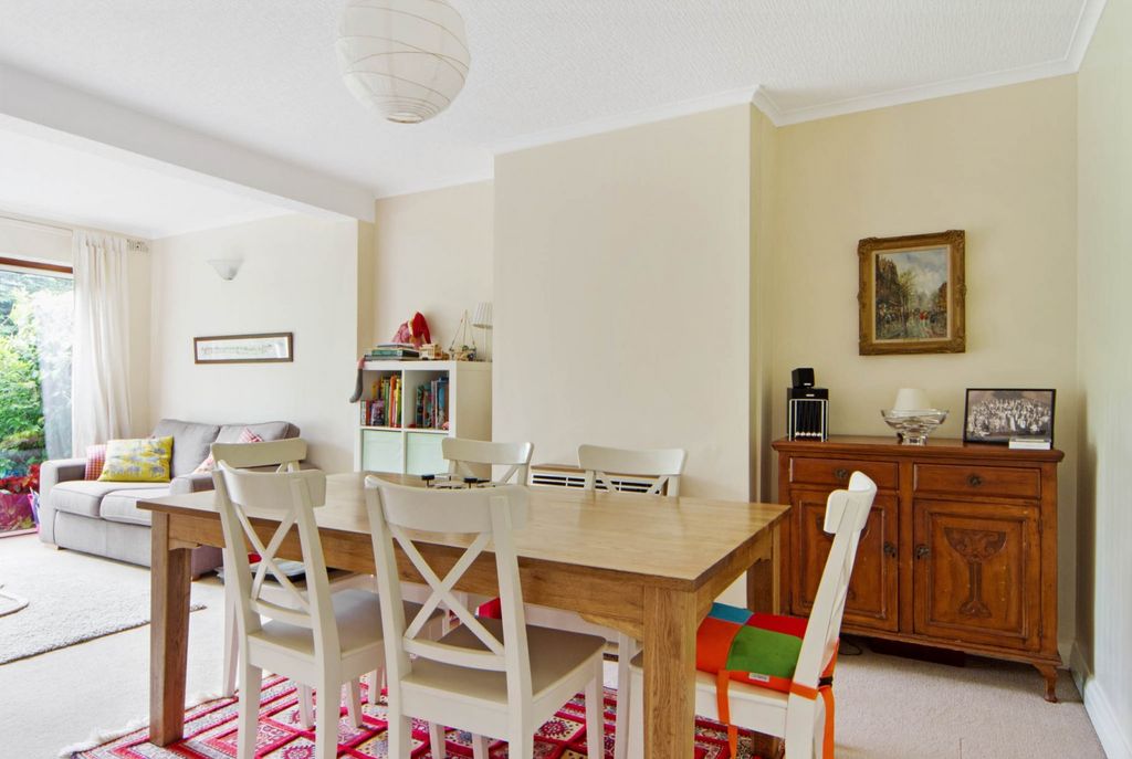 Property photo 3 of 11 Dining Area