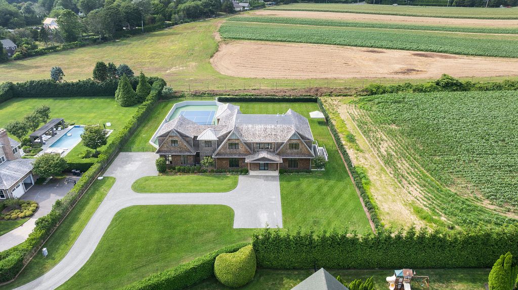 Property photo 2 of 32