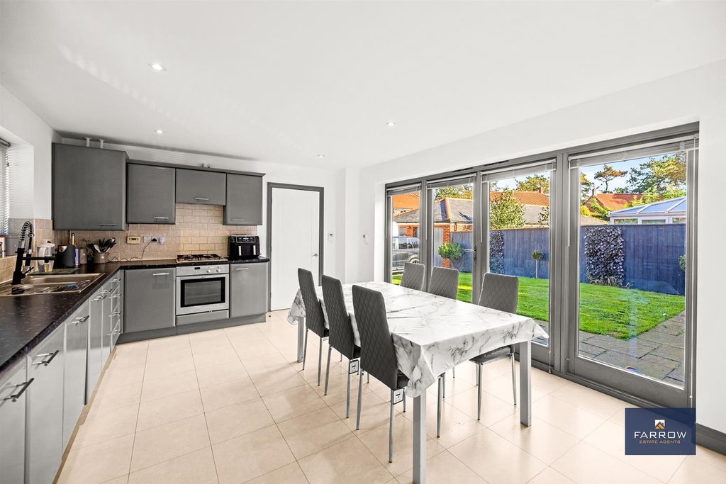 Property photo 3 of 30 Kitchen / Diner