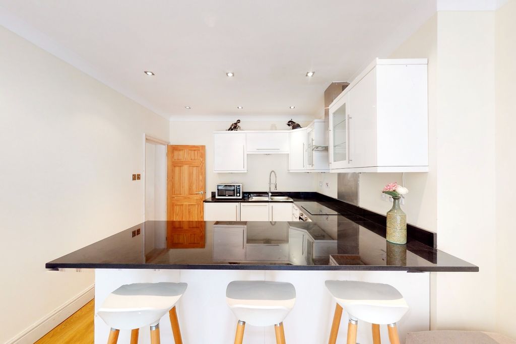 Property photo 2 of 9 5141301