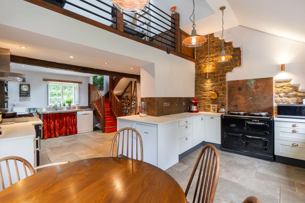 Property photo 3 of 54 Kitchen