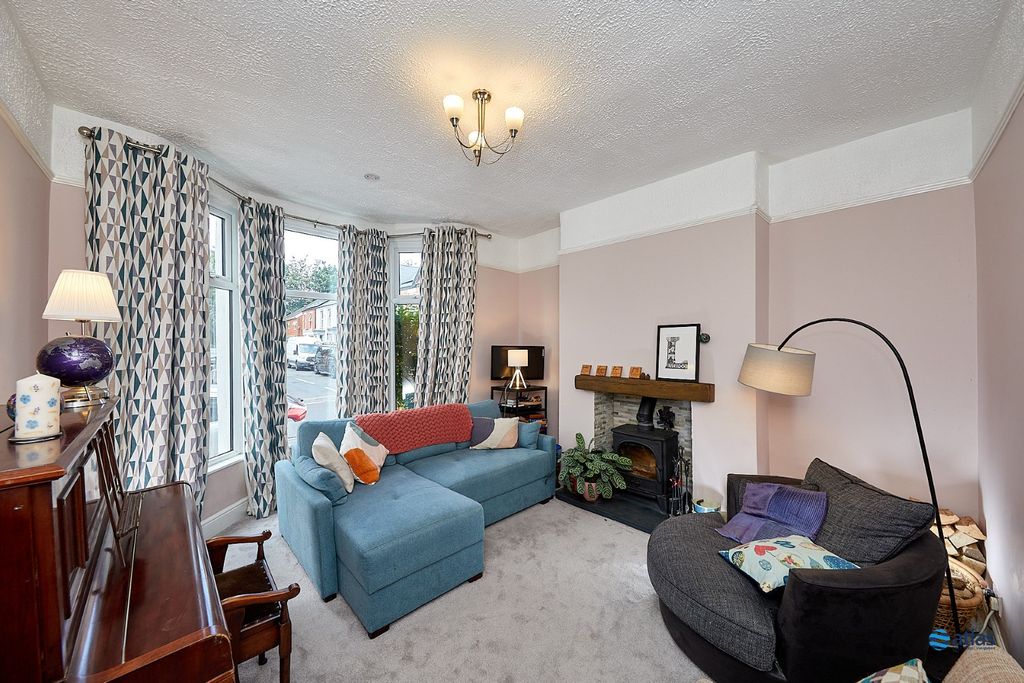 Property photo 2 of 15 Lounge