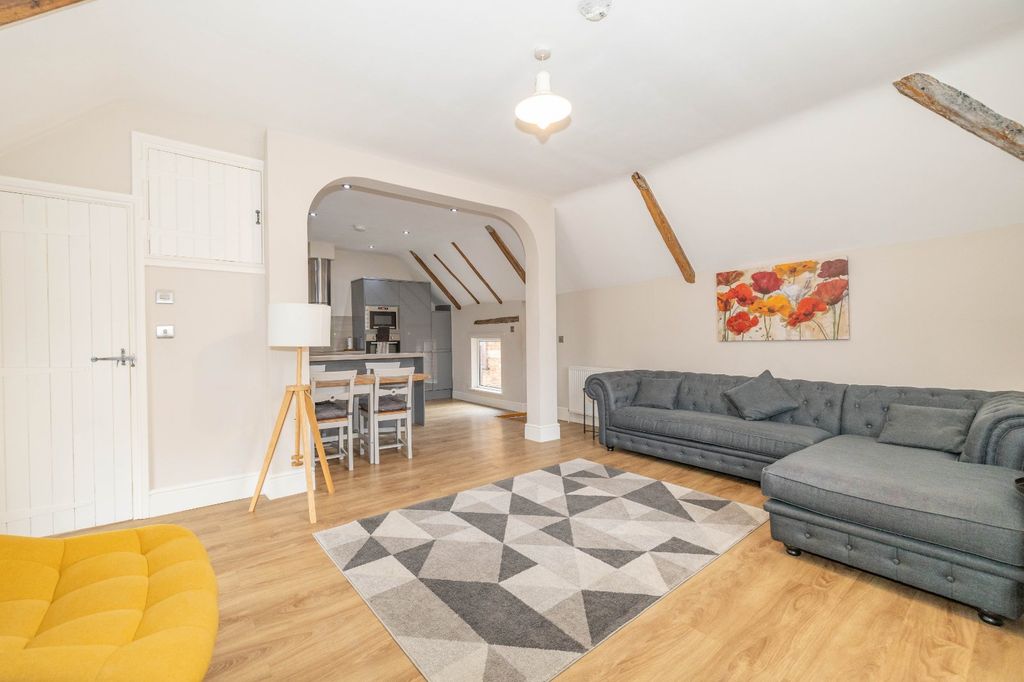 Property photo 3 of 11 Picture 3