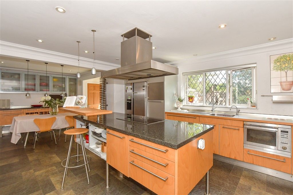 Property photo 3 of 21 Kitchen