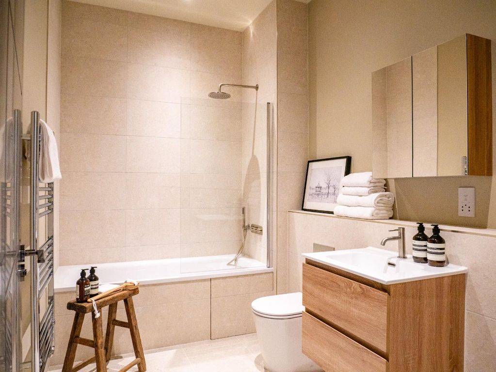 Property photo 2 of 21 Southsea Show Flat Hr-20.Jpg
