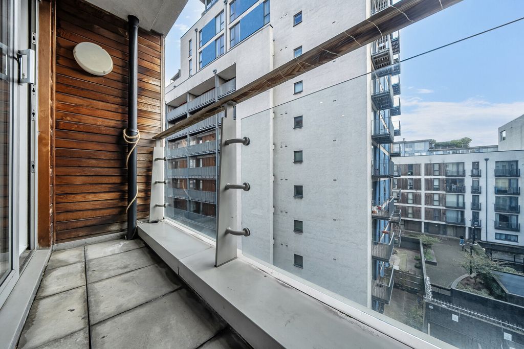 Property photo 3 of 13 1407140-14-697Ca4...