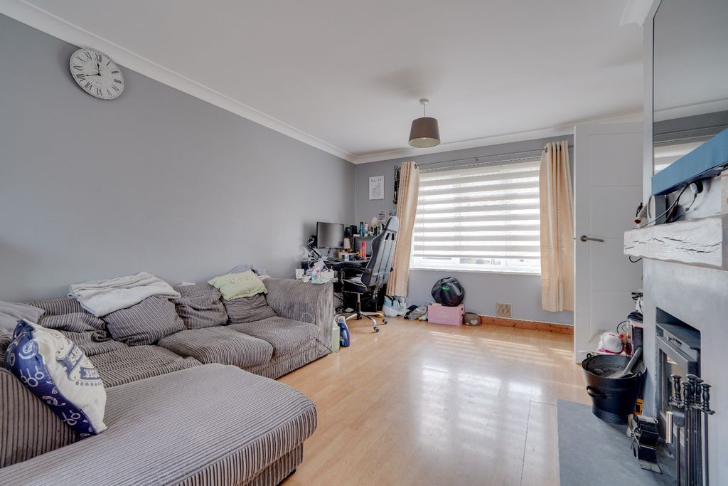 Property photo 3 of 11 4503163