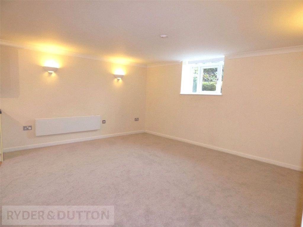 Property photo 3 of 8 Lounge