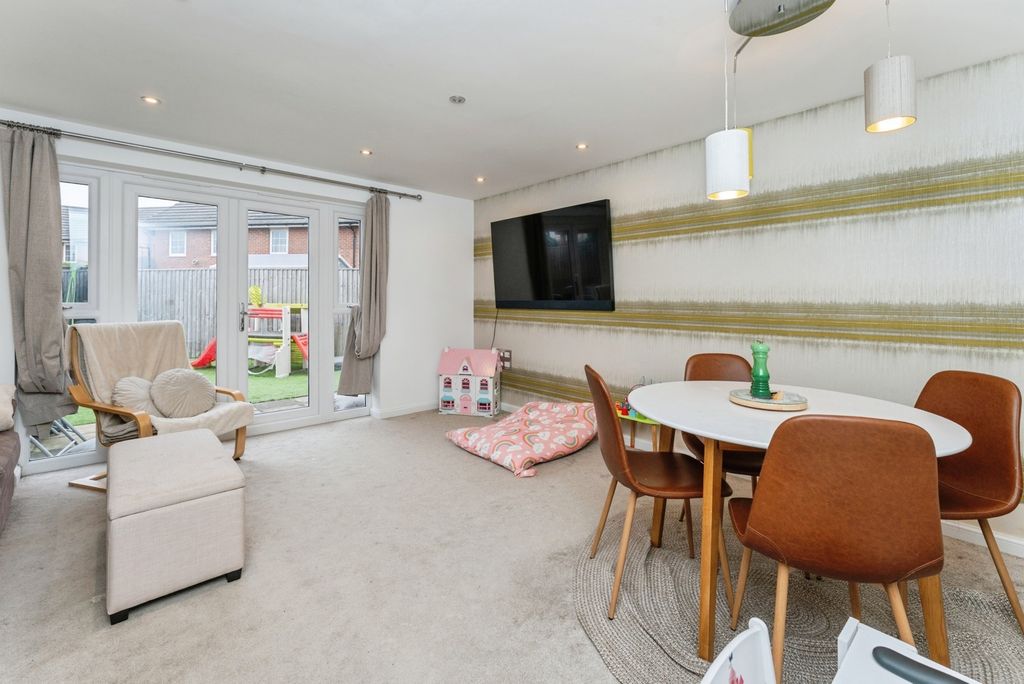 Property photo 2 of 23 Living Room