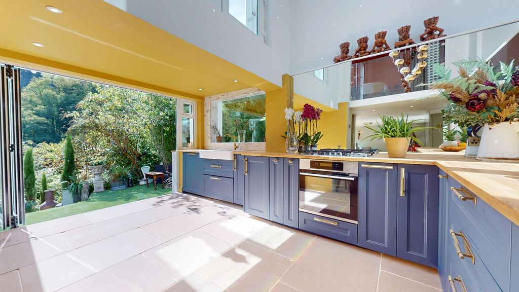 Property photo 2 of 57 4275112