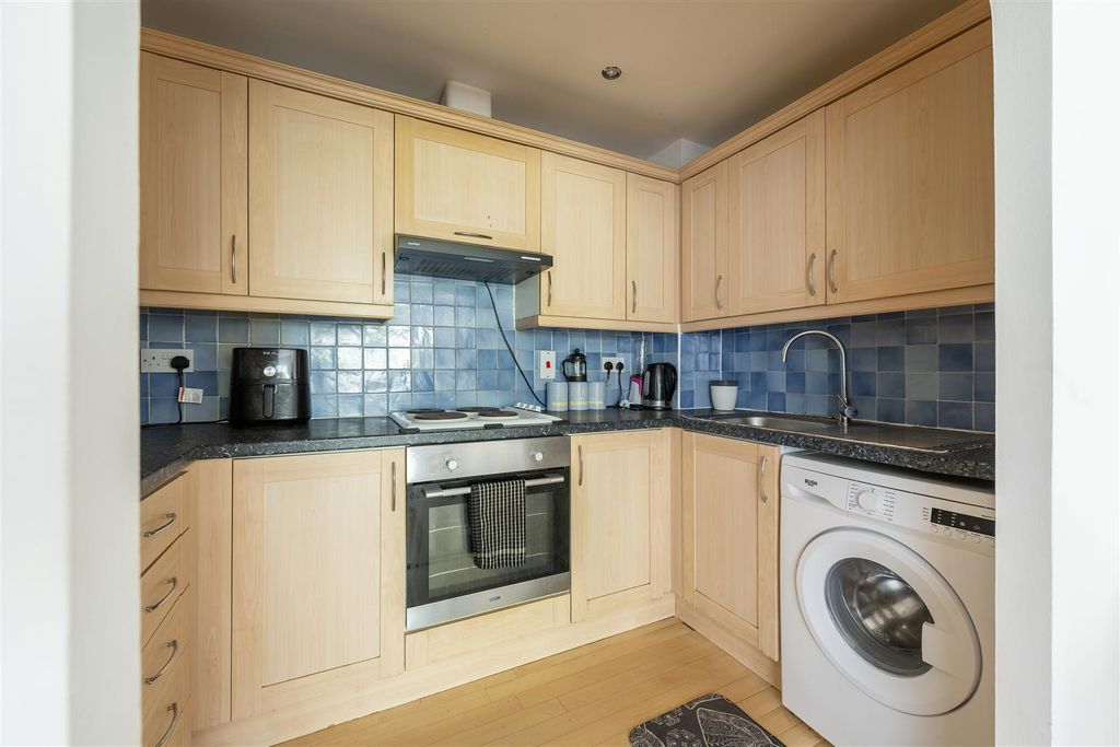 Property photo 2 of 13 Elderberry Way, E6