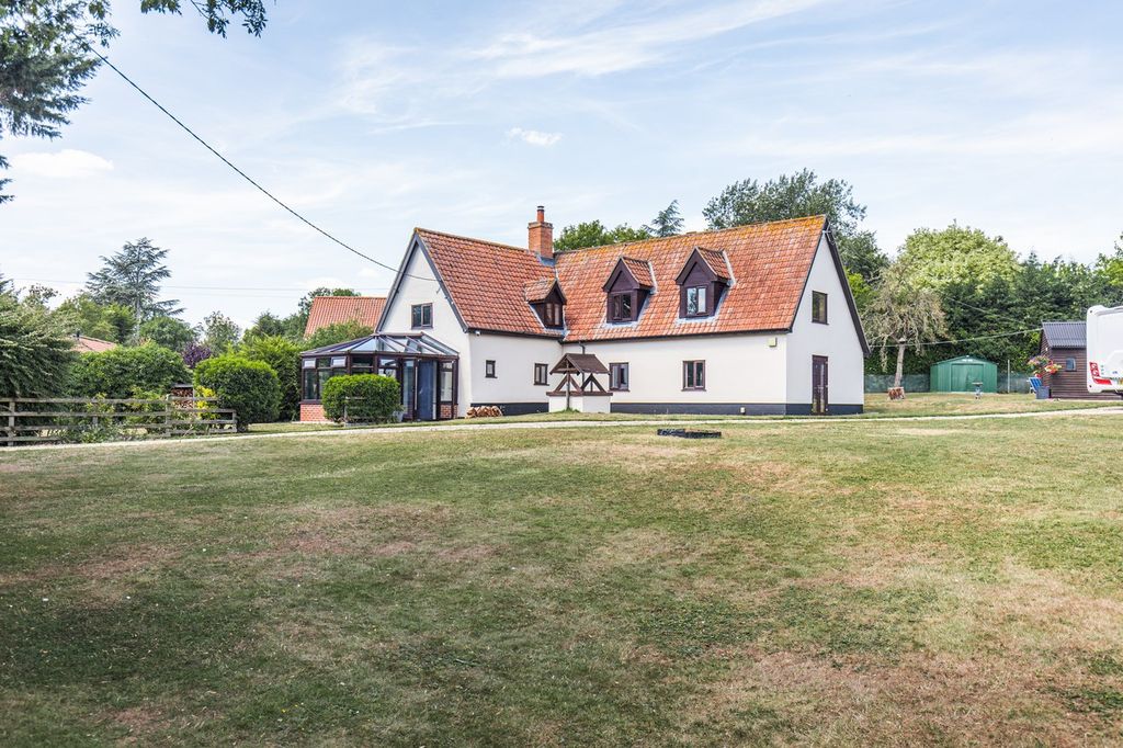 Property photo 1 of 27 Lowater_Farm_-57