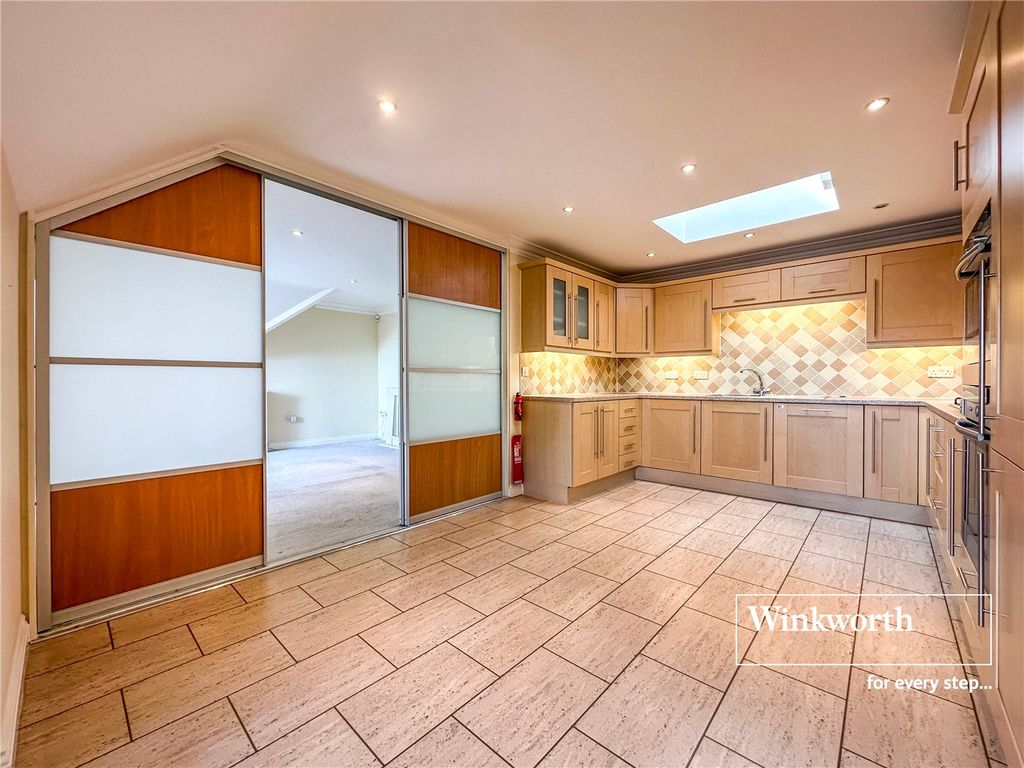 Property photo 2 of 15 Picture No. 11