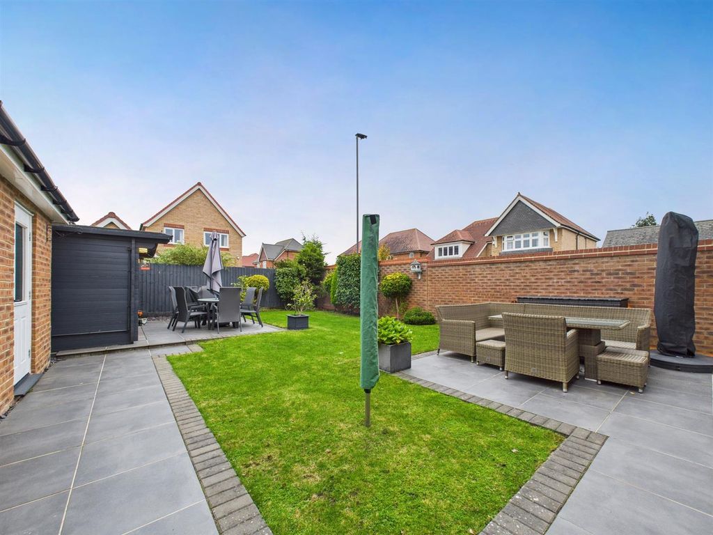 Property photo 2 of 18 Cam04907G0-Pr0350-Still014.Jpg