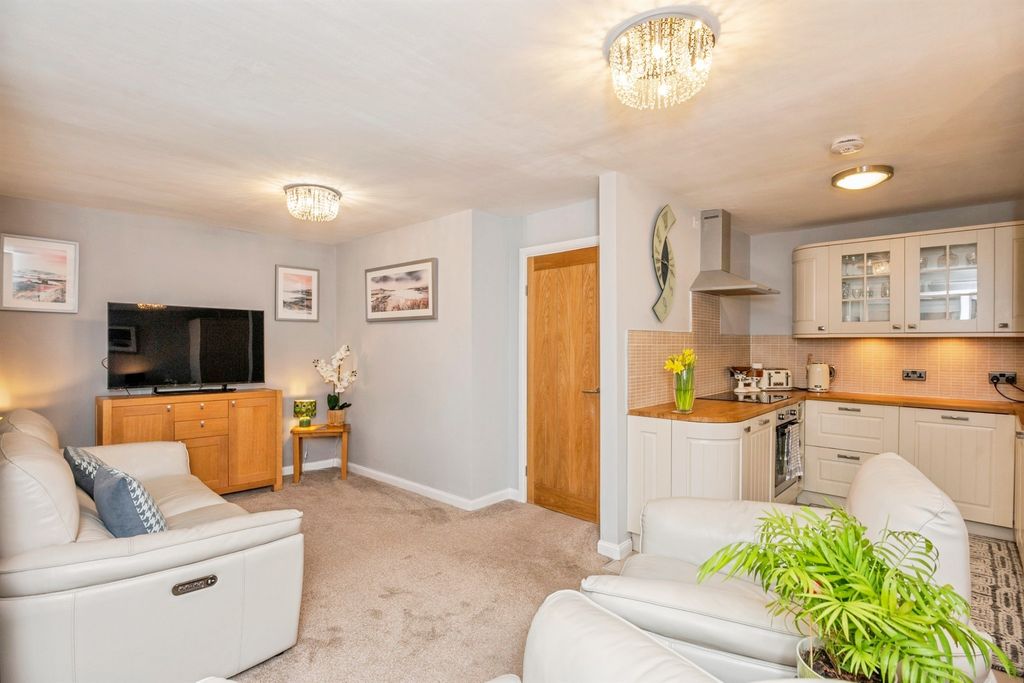 Property photo 3 of 12