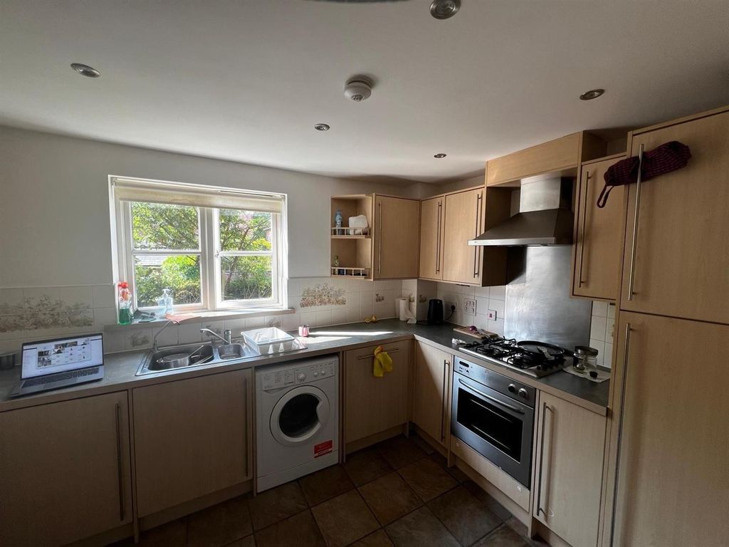 Property photo 2 of 10 Kitchen.Jpg