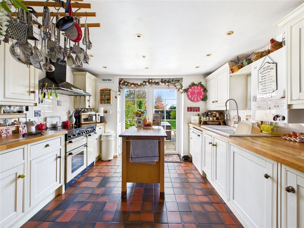 Property photo 3 of 26 Kitchen